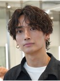 原宿メンズパーマスパイラルパーマセンターパートガイルヘア20代