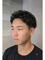 ワンワンオー バーバーショップ コンチネンタル(@110 BARBER SHOP continental)&nbsp;ショートアップバング海外風センターパートミドルフェード