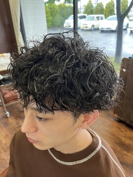 リタ ヘアメイク(Rita hair make) ツイストスパイラルパーマ エッジの効いたデザイン
