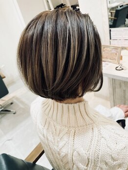 ヘアメイクガーデン(HairMake GARDEN)の写真/“ダメージレスでツヤツヤの仕上り”が評判の良いグレイカラーが自慢☆明るさを諦めていた方にも是非♪