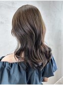 顔周りレイヤーロングくびれヘア_ba537151