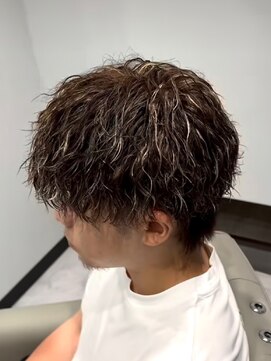 ジーク(JeeK) #ツイストスパイラルパーマ×メッシュカラー