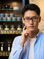 ミリオンバックス 神田店(Million Bucks)&nbsp;ビジネスでも好印象！知的なセンターパートスタイル