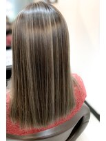 エレクシィ(ELEXY)&nbsp;ベージュ系ハイライト　セミロング