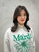 ロンドプランタン 恵比寿(Lond Printemps)&nbsp;くびれ韓国レイヤーカットミディアムヘアでもかわいいグレージュ