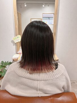 ウル(Ulu') ボブスタイルのインナーカラー