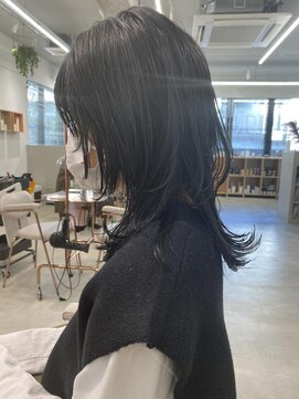 ナル(nalu.) ウルフカット／ブルーブラック/ブリーチ無しカラー/二子玉川