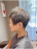 白髪を活かす大人のベリーショート