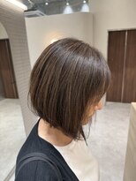 ハロウ 天神(Halou) ボブが活きる白髪ぼかしハイライト
