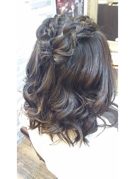 レヴィーマム(Revie mum) トップ編み込みダウンスタイル