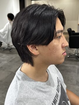 ヒュイル バイ ニアウ(Hwyl by Niau) メンズセンターパートウルフニュアンスパーマ刈り上げパーマ