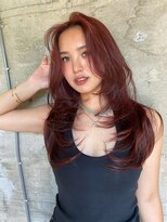 サイン 渋谷(SIGN)&nbsp;透明感カラーレッドグレージュワンカールスタイリング10代20代