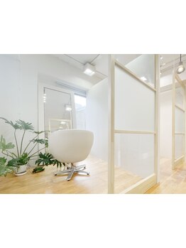 【個室で施術】脱・縮毛矯正！自社開発トリートメント100%で癖毛が伸びるケラチンブローアウト￥12,320