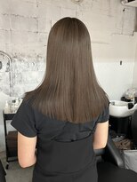 ヨーク(YOKE)&nbsp;ヘーゼルグレージュパールベージュストレートパーマ艶髪