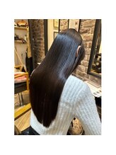 触れたくなる、うるツヤ髪へ。自分史上最高の髪に変わる「ナチュラル縮毛矯正」最短2時間半で完了