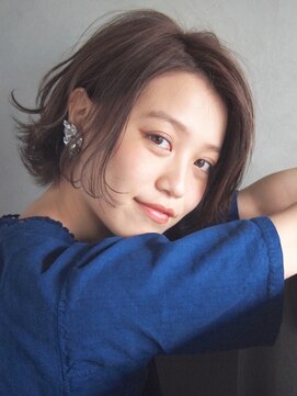 コス(kos) 【nanuk*UEKI】耳かけ*センターパート*透け感プラチナカラー