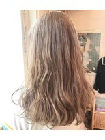 ベティ(Bettie)&nbsp;透け感たっぷりの柔らかいクリーミーベージュ