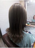 ニュアンスカラー/センターパート/ツヤ髪スタイル/ブルージュ