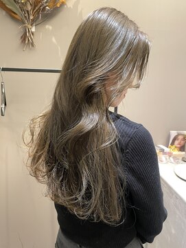 ニール(niil) 【REINA】透明感明るめカーキアッシュ