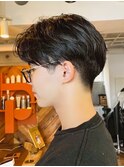 センターパートアップバングツーブロックメンズスパイラルパーマ