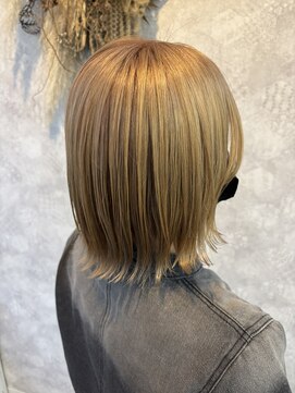 ナチュラルハイトーン ミディアムボブ