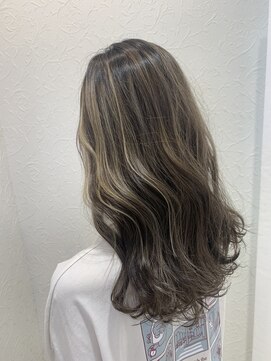 リー ルーチェ 布施(Lee Luce) グレージュ