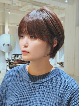 ストレータ バイ マリオ(Strata by mario) くびレイヤーエモージュ斜めバングイメチェン耳かけショート