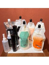 専用薬剤を使って髪に塗布