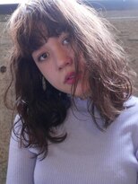 ブロック ジャポン(bloc japon)&nbsp;アンニュイウェーブでリラックスミディアム・ハニーヘア