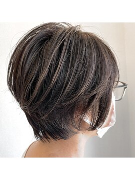 ウル(uLu.) 【白髪ぼかし×骨格補正】ショート×ハイライト☆