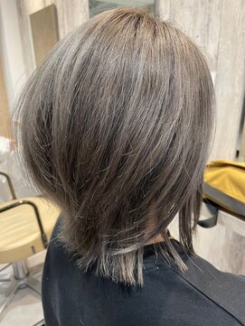 エヌアンドエー せんげん台店(N&A) 大人かわいいレイヤーカット×ハイライト/グレーベージュ系