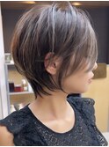 新宿小顔ショートボブ/丸みショート/白髪ぼかしハイライト/艶髪