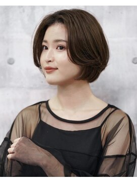 ハンサムショートボブひし形大人ヘアダークグレージュ