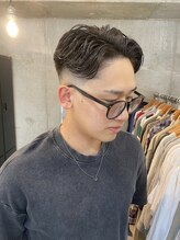 グッドプレイスアンドシング(Good Place&thing) メンズカットスキンフェードセンターパートニュアンスパーマ