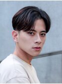 大人メンズ毛流れセンターパート　ツーブロ刈り上げショート