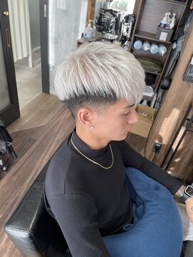 ラル(Lull) 【フェードカット×ホワイトカラー】メンズカット/個室美容室