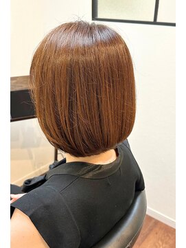 白髪ぼかし×10トーン大人ショートボブ