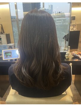 重めセミロング、顔周りレイヤー