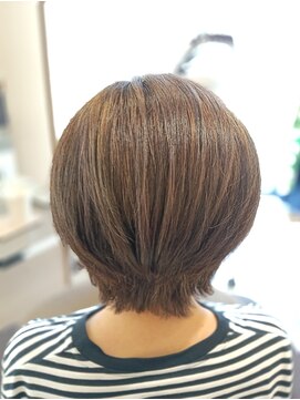 アンベリールフルー(EMBELLIR fleur) ショートボブカットスタイル