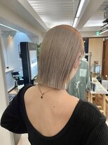 ヒビヲ(HIBIO)&nbsp;切りっぱなしボブショートボブダブルカラーブリーチグレージュ