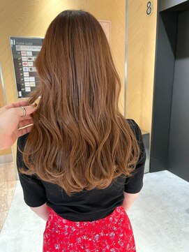 カミエ(kamie) ロングヘア×透明感ブラウン。上質な艶髪を叶える