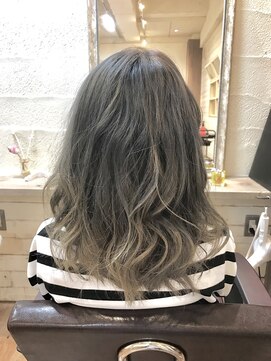 フィックスヘアー なんば(FIX-hair) 外国人風グラデーション/アッシュオリーブ/オンブレ