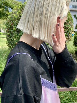 スワッグ(Swag) ぱつんとした、ホワイトブランドカラー