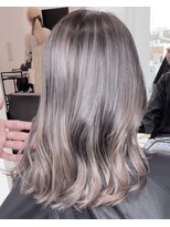 アライブ キチジョウジ(ALIVE Kichijoji)&nbsp;バレイヤージュカラーグレージュカラーエアリーミディ