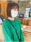 ナチュラル前下がりボブ