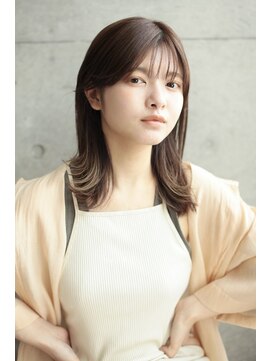 ファム(FAM) 外ハネ ココアベージュ ワイドバング インナーカラー 代官山