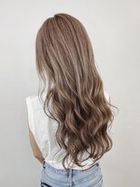 エン(eNN)&nbsp;20代30代派手すぎないモノトーンベージュ