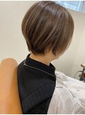 『ナチュラルショート、ベージュカラー』アオキ タツノリ