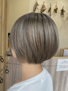 カピリナ(KA PILINA) ショートボブ×ミルクティベージュ