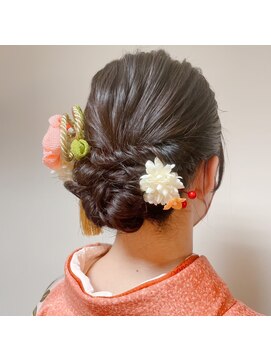 ランプ ヘアルーム(Lamp Hair Room) 艶髪 ねじりダウンスタイル